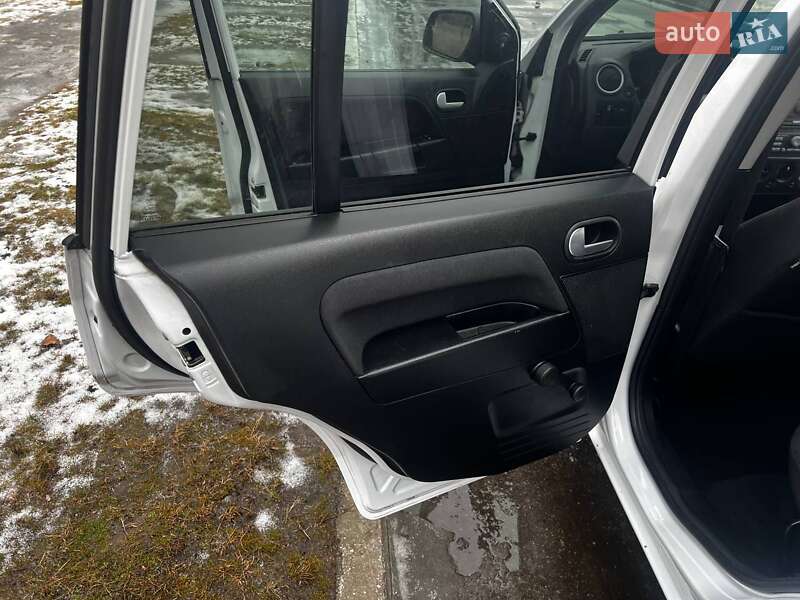 Хэтчбек Ford Fusion 2011 в Кременчуге фото 25 Хэтчбек Ford Fusion 2011 в Кременчуге