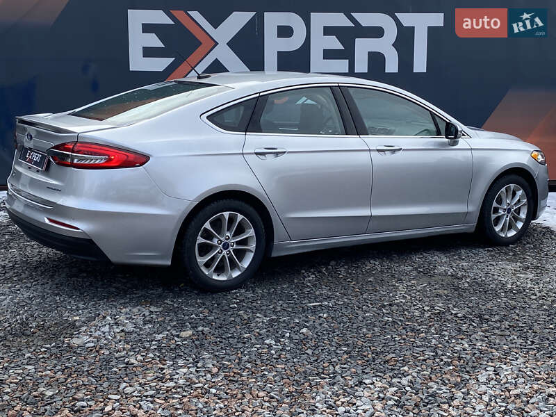 Седан Ford Fusion 2019 в Львове