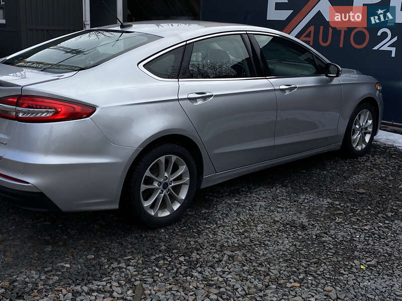 Седан Ford Fusion 2019 в Львове