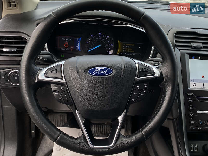 Седан Ford Fusion 2019 в Львове