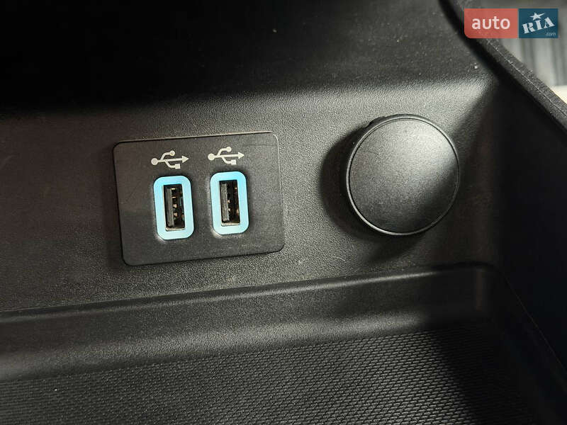 Седан Ford Fusion 2019 в Львове