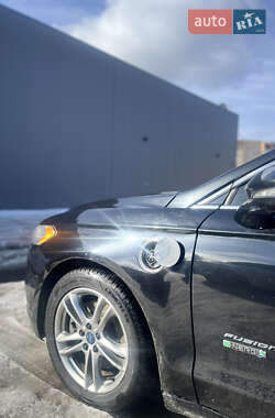 Седан Ford Fusion 2015 в Тыврове