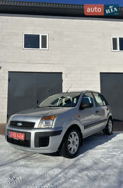 Хэтчбек Ford Fusion 2006 в Хороле