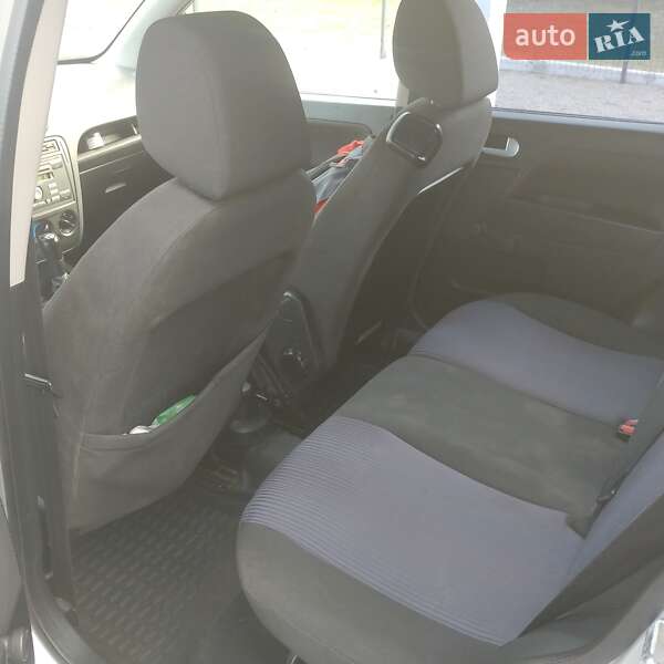 Хэтчбек Ford Fusion 2008 в Каменском