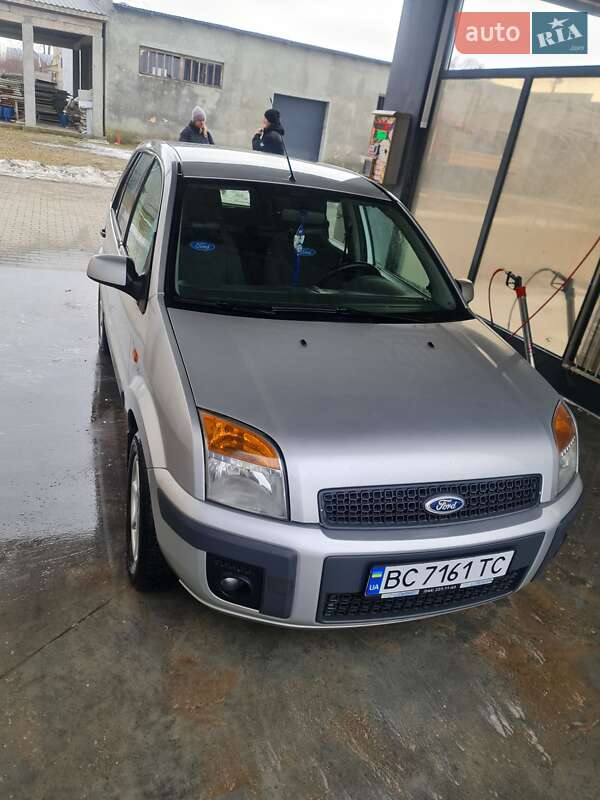 Хэтчбек Ford Fusion 2008 в Новом Роздоле