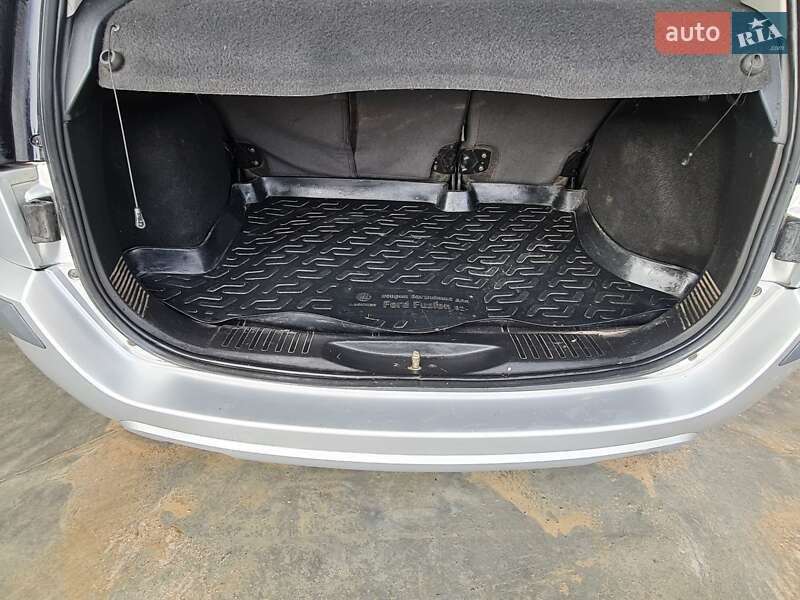 Хэтчбек Ford Fusion 2008 в Новом Роздоле