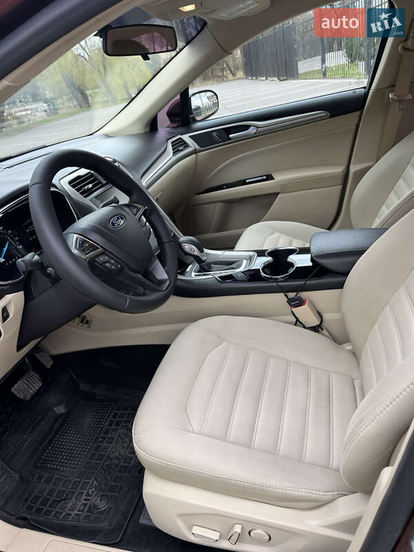 Седан Ford Fusion 2015 в Дніпрі
