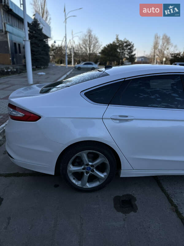 Седан Ford Fusion 2012 в Измаиле