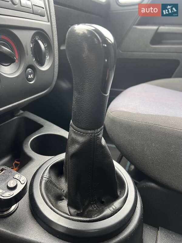 Хэтчбек Ford Fusion 2006 в Шостке