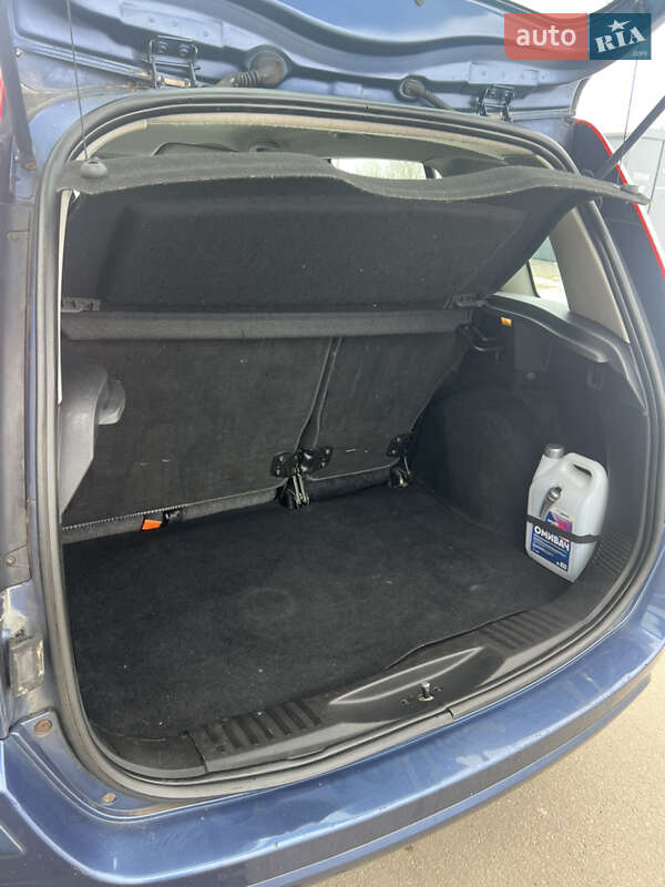 Хэтчбек Ford Fusion 2006 в Шостке