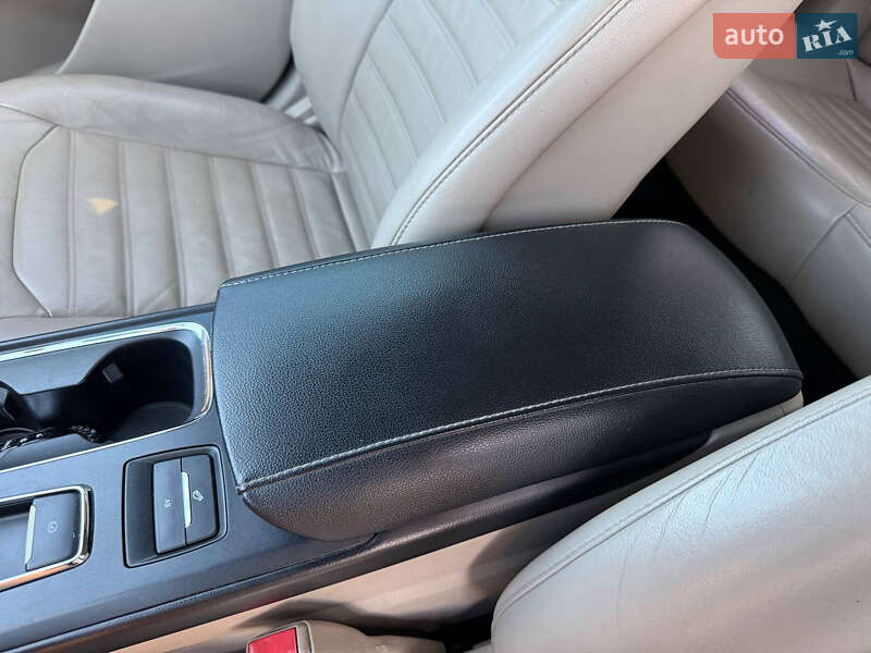 Седан Ford Fusion 2016 в Стрые