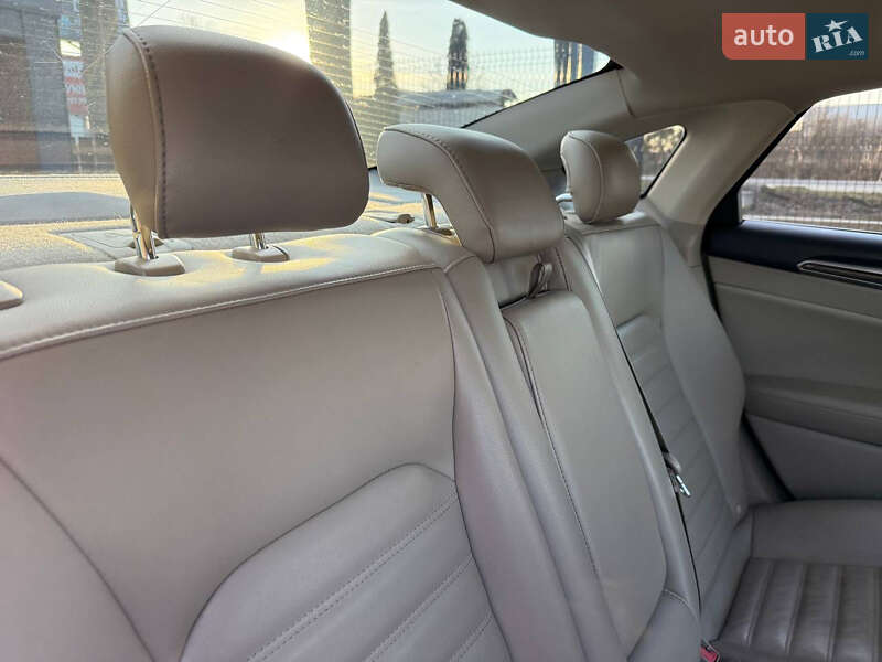 Седан Ford Fusion 2016 в Стрые