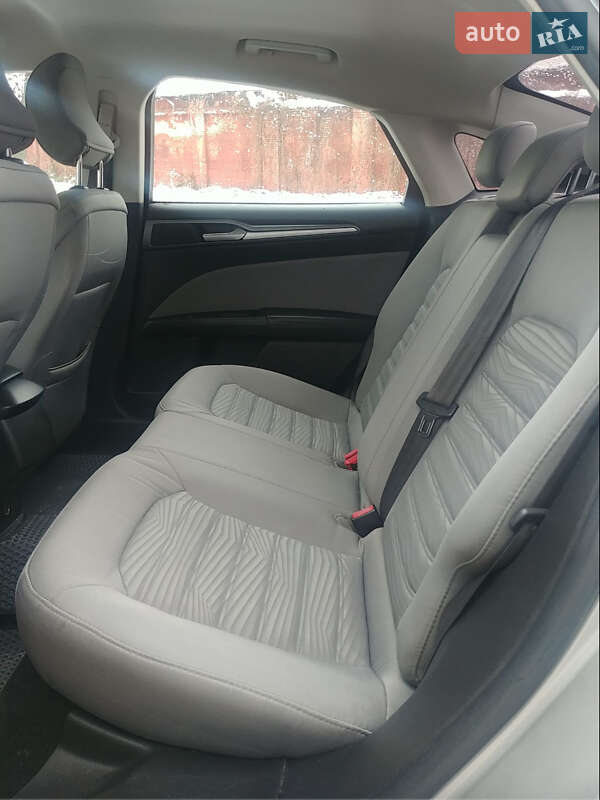 Седан Ford Fusion 2016 в Ровно