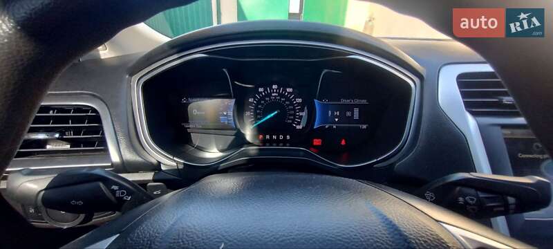 Седан Ford Fusion 2015 в Волочиську