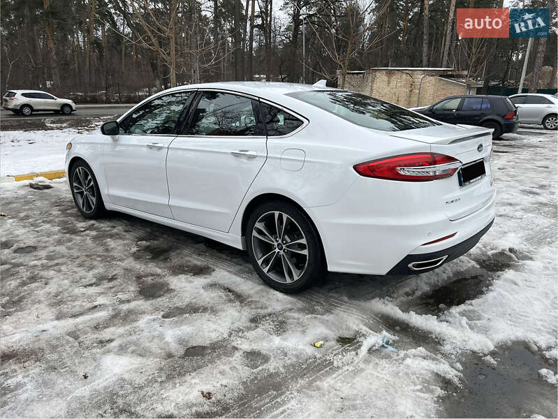 Седан Ford Fusion 2019 в Гостомеле