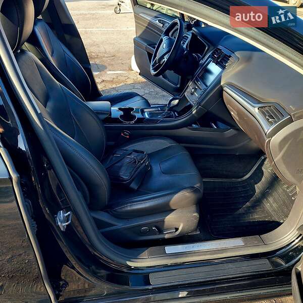 Седан Ford Fusion 2016 в Марганце