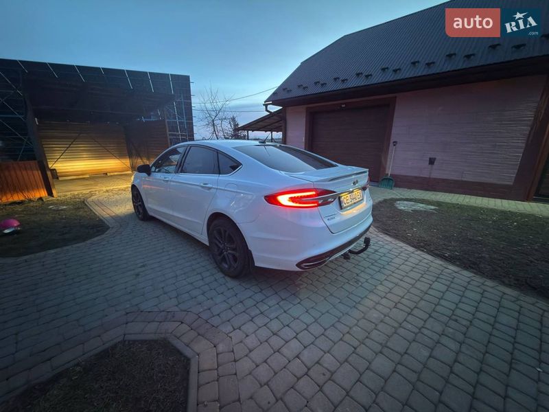 Седан Ford Fusion 2017 в Сторожинці