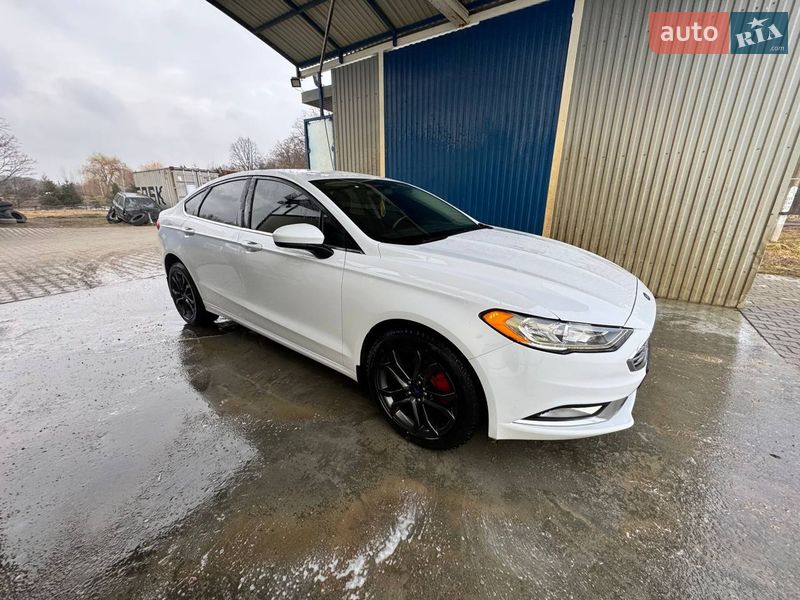 Седан Ford Fusion 2017 в Сторожинці