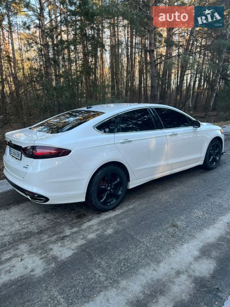 Седан Ford Fusion 2015 в Ровно