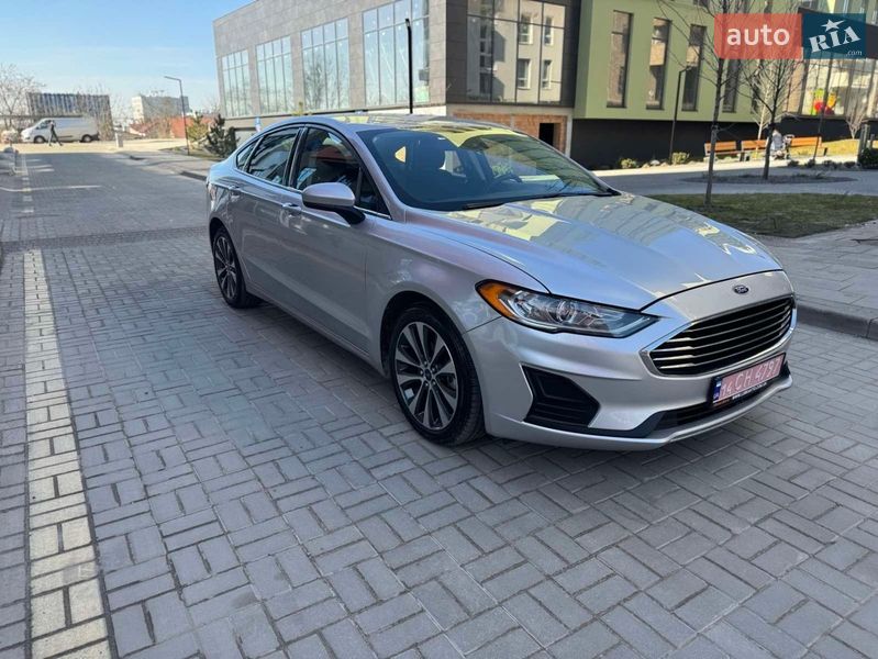 Седан Ford Fusion 2019 в Львове