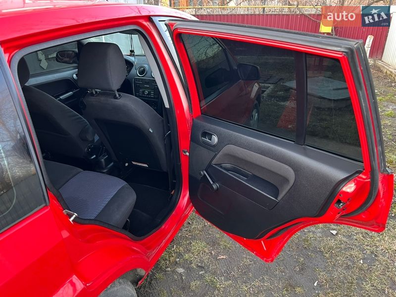 Хетчбек Ford Fusion 2006 в Чернівцях