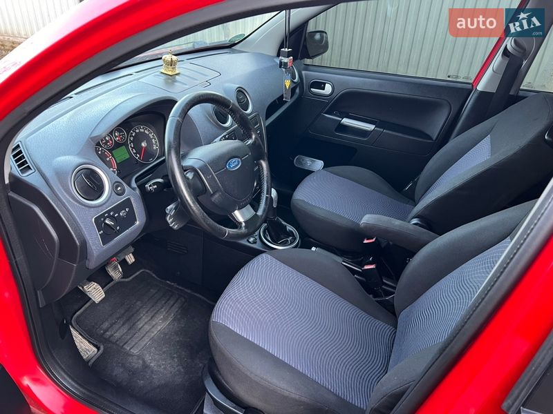 Хетчбек Ford Fusion 2006 в Чернівцях