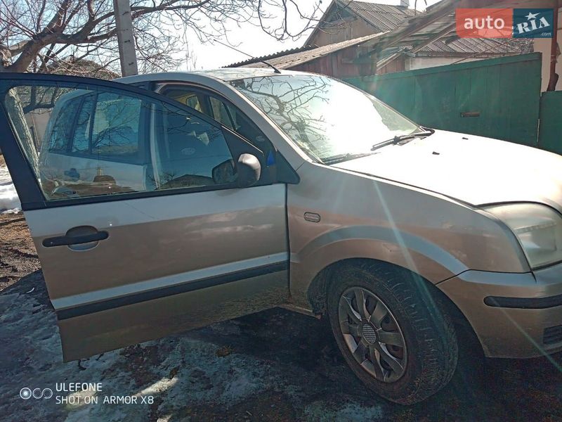 Хэтчбек Ford Fusion 2004 в Смеле