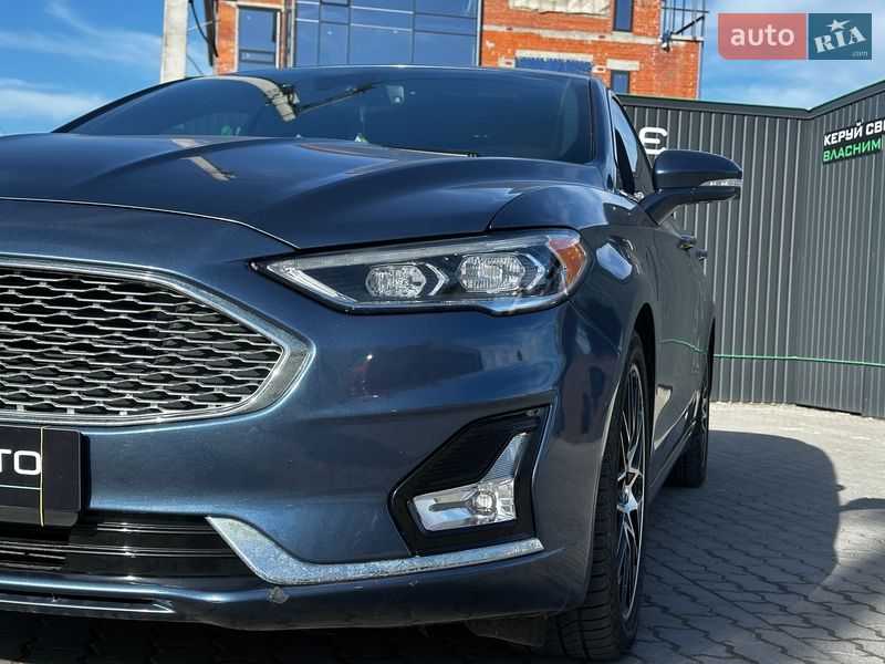 Седан Ford Fusion 2018 в Львове