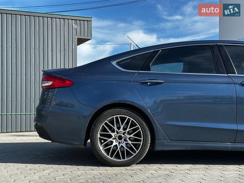 Седан Ford Fusion 2018 в Львове