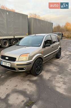 Хэтчбек Ford Fusion 2004 в Дубно