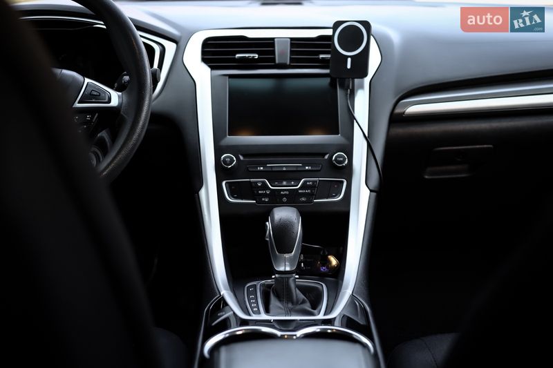 Седан Ford Fusion 2015 в Ужгороді