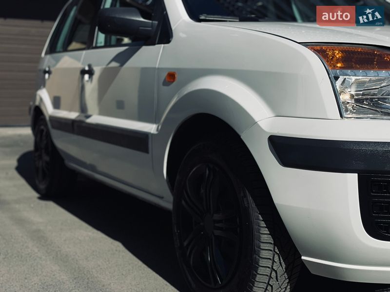 Хэтчбек Ford Fusion 2005 в Хмельницком