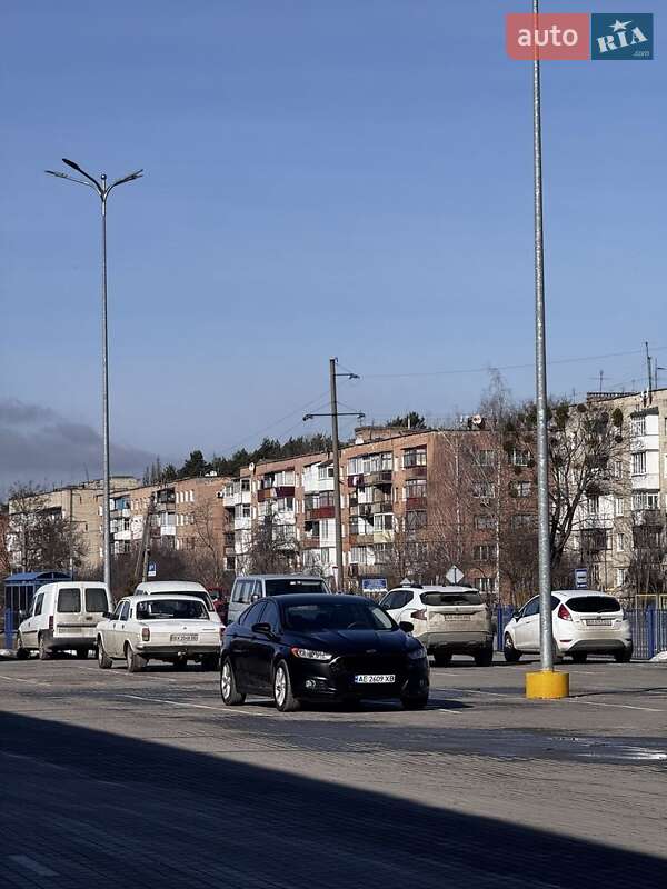 Седан Ford Fusion 2015 в Павлограді