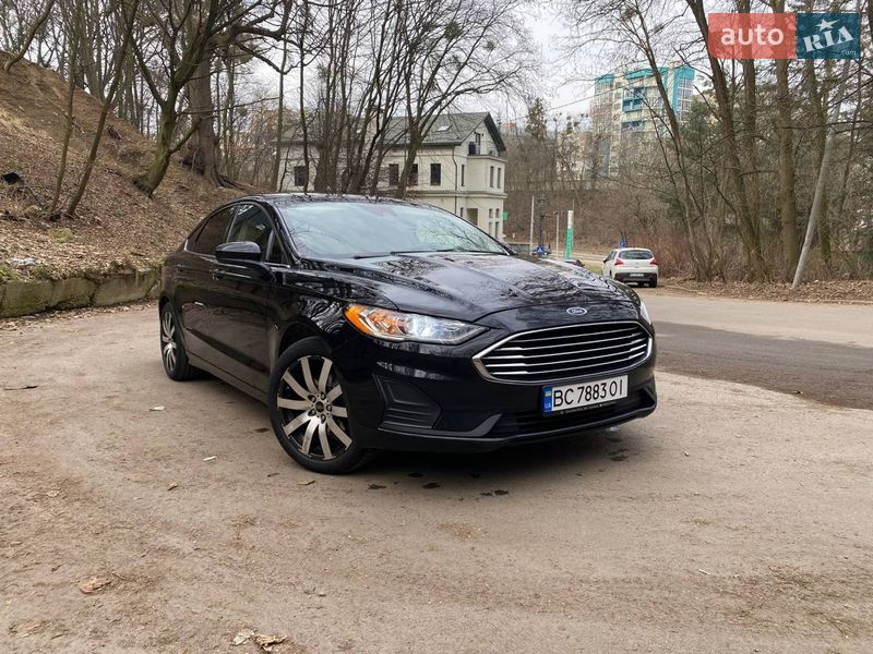 Седан Ford Fusion 2019 в Львове