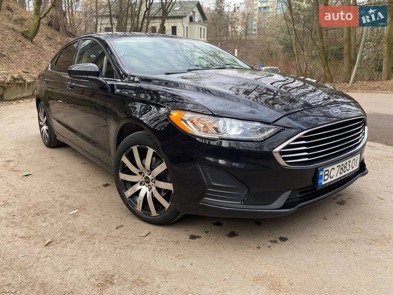 Седан Ford Fusion 2019 в Львове