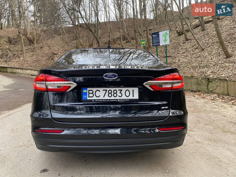 Седан Ford Fusion 2019 в Львове