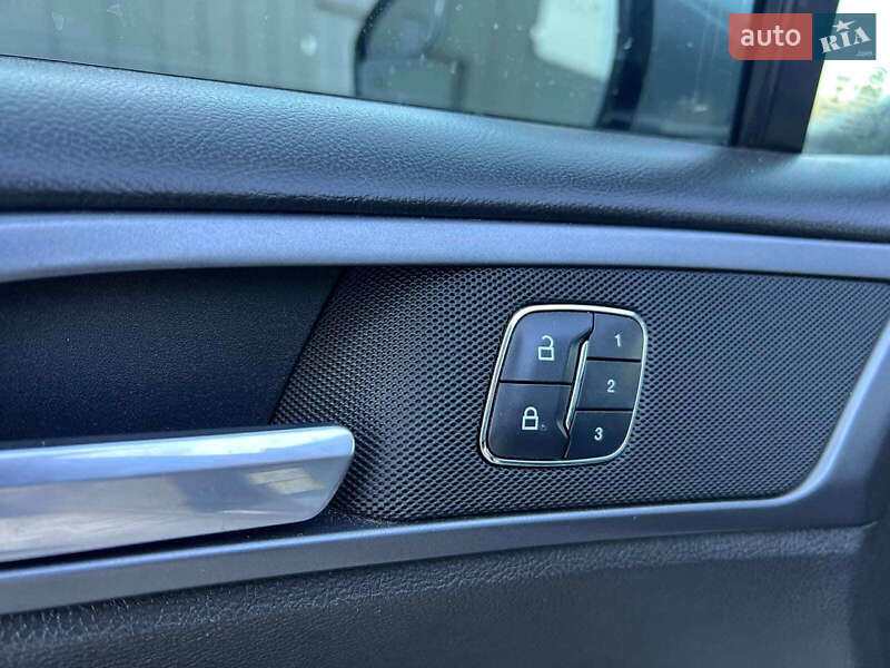 Седан Ford Fusion 2014 в Львові