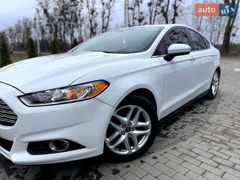 Седан Ford Fusion 2015 в Буче