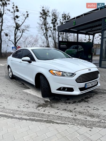 Седан Ford Fusion 2015 в Буче