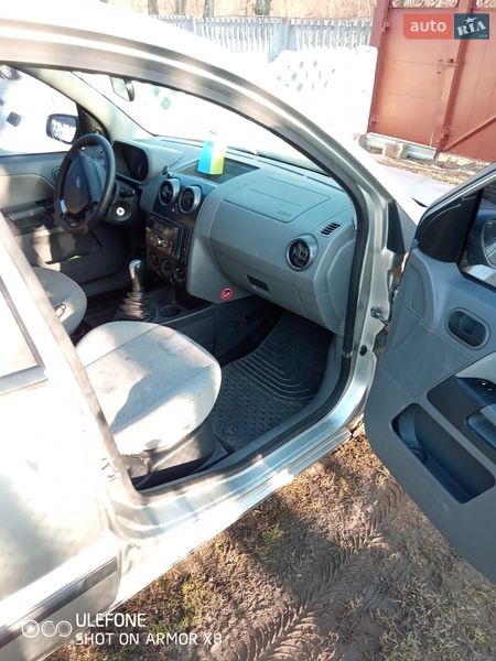 Хэтчбек Ford Fusion 2003 в Киеве