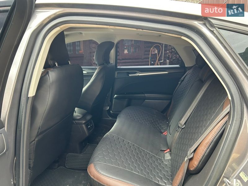 Седан Ford Fusion 2012 в Микуличине