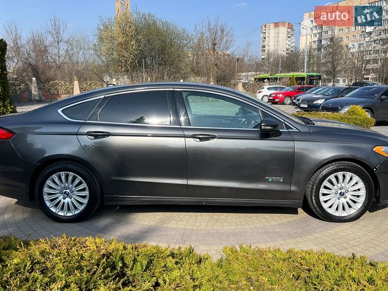Седан Ford Fusion 2015 в Львове