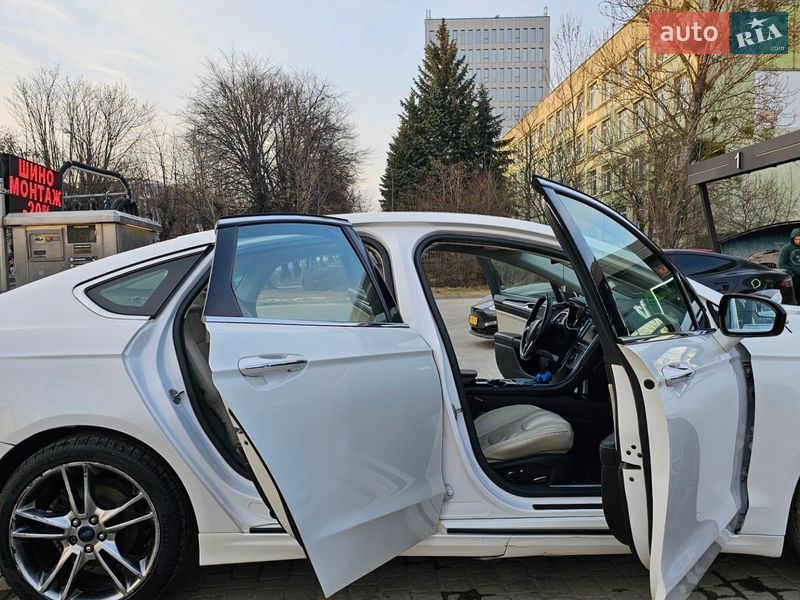 Седан Ford Fusion 2014 в Львове