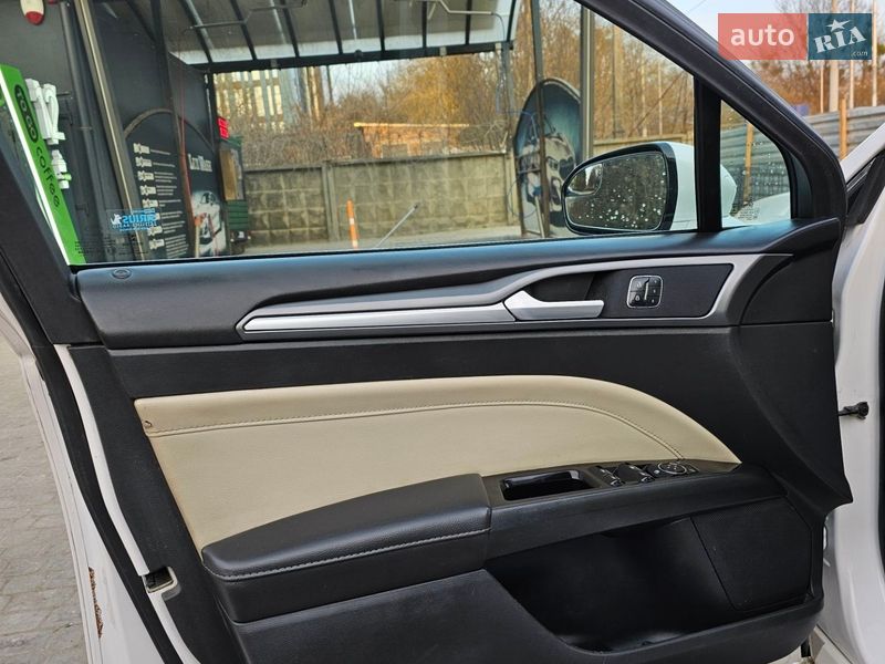 Седан Ford Fusion 2014 в Львове