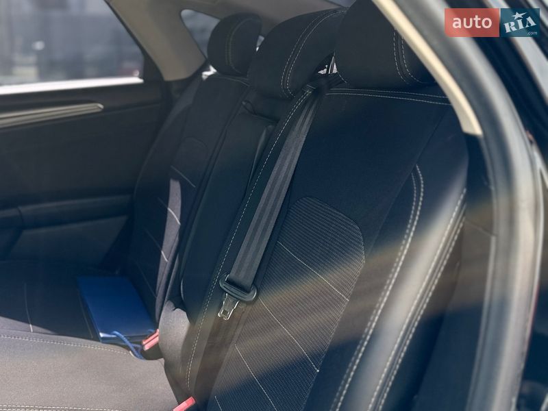 Седан Ford Fusion 2017 в Одесі