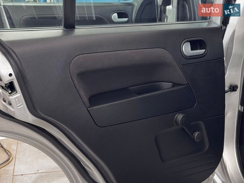 Хэтчбек Ford Fusion 2007 в Стрые