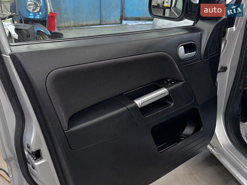 Хэтчбек Ford Fusion 2007 в Стрые