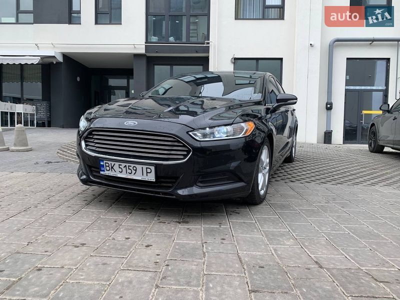 Седан Ford Fusion 2015 в Рівному