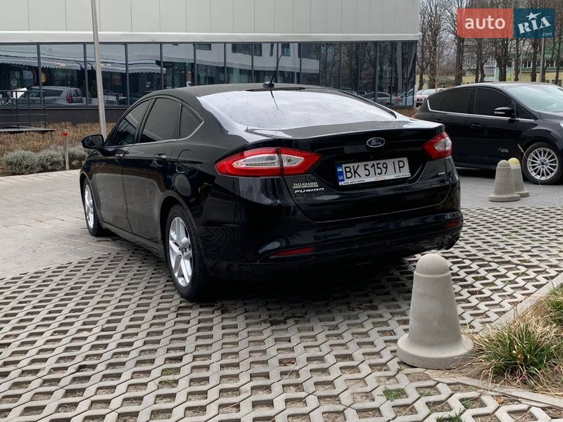 Седан Ford Fusion 2015 в Рівному