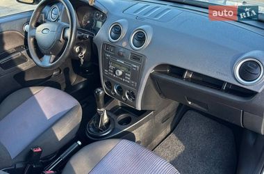 Хэтчбек Ford Fusion 2006 в Хороле